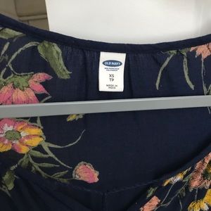 Floral blouse (XS but fits more like a small)